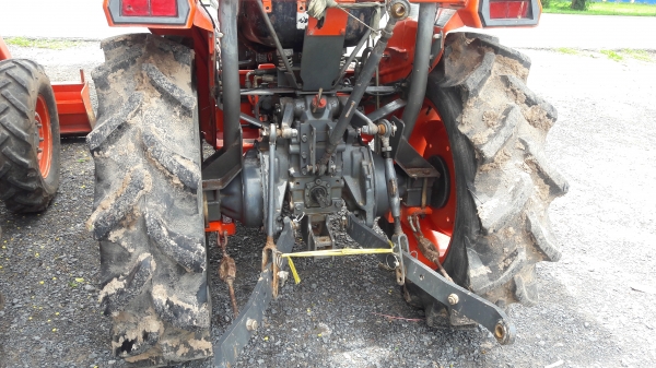 ขายรถไถL2605 (26แรง) 4wD 2เพลามีใบมีดผาลพรวนพร้อมใช่ครับ ขายรถไถL2605 (26แรง) 4wD 2เพลามีใบมีดผาลพรวนพร้อมใช่ครับ