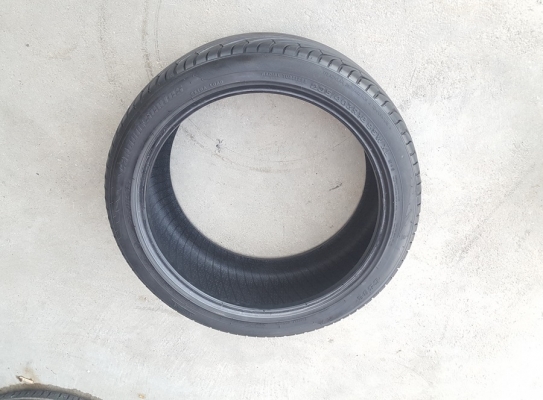 ขายยาง235/40/18 ปี 3516 CARBON 2 เส้น