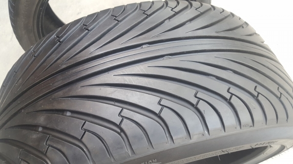 ขายยาง235/40/18 ปี 3516 CARBON 2 เส้น