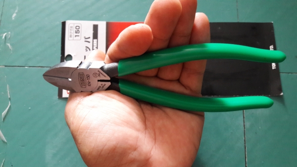 ขายคีมตัดสายไฟ TONE MADE IN JAPAN.ใหม่เก่าเก็บ