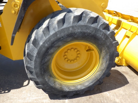 ขายรถตัก ยี่ห้อTCM รุ่นE835 ขายรถตัก ยี่ห้อTCM รุ่นE835