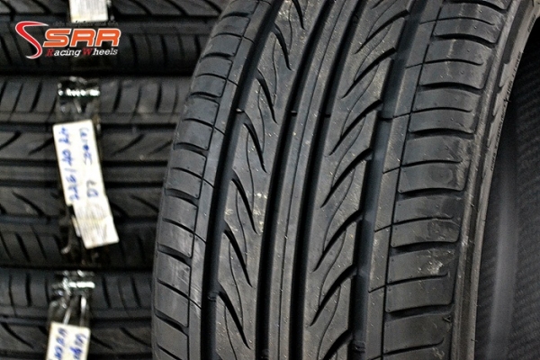 DELINTE D7 245/40ZR19 เส้นละ 4,500 บาท DELINTE D7 245/40ZR19 เส้นละ 4,500 บาท