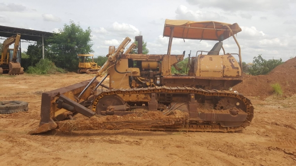 ขาย รถแทรคเตอร์ KOMATSU D50P-16 เครื่องดี ช่วงล่างเต็ม เอกสารใบซื้อขาย