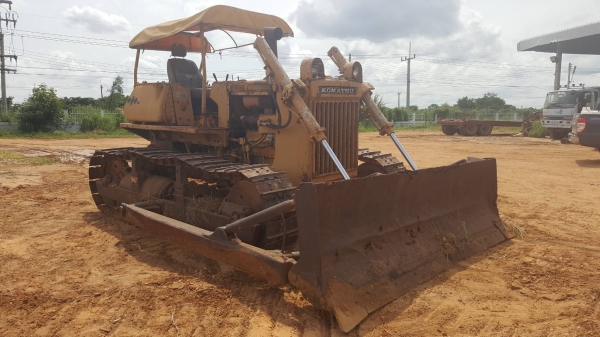 ขาย รถแทรคเตอร์ KOMATSU D50P-16 เครื่องดี ช่วงล่างเต็ม เอกสารใบซื้อขาย