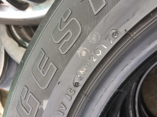 ยางถอดป้ายแดง บริสโตน 255/60/R18 ปี 17