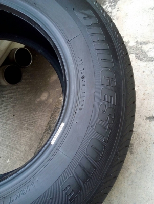 215/70R15 BRIDGESTONE DURAVIS R611 สภาพสวยๆ   ไม่มีปะ ปี17 มี 1 เส้น โทร.081-427-3041 ตจว.ส่งได้ครับ