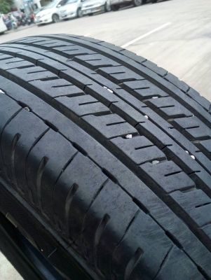 215/70R15 BRIDGESTONE DURAVIS R611 สภาพสวยๆ   ไม่มีปะ ปี17 มี 1 เส้น โทร.081-427-3041 ตจว.ส่งได้ครับ