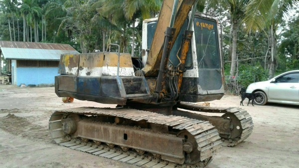 ขายด่วน KOMATSU PC120-3 สภาพสวยพร้อมใช้งาน แอร์เย็น เครื่องปั้มดี โซ่ช่วงล่างสวย บูมพิเศษ คอลโทรลน้ำมัน เอกสารสัญญาซื้อขาย สนใจสอบถาม093-0764943 088-3223272  k ตั้ม