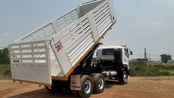 ขาย ISUZU 360 ปี 56 ตุลา สภาพสวยยางเต็มหมด แม่ลูกสามมิตร รถไมล์แท้ วิ่งแสนนิดๆคับ  หัวเดิม ไม่มีเฉียวชนครับ  ขายทั้งสดและผ่อน