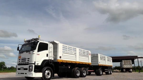 ขาย ISUZU 360 ปี 56 ตุลา สภาพสวยยางเต็มหมด แม่ลูกสามมิตร รถไมล์แท้ วิ่งแสนนิดๆคับ  หัวเดิม ไม่มีเฉียวชนครับ  ขายทั้งสดและผ่อน
