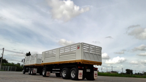 ขาย ISUZU 360 ปี 56 ตุลา สภาพสวยยางเต็มหมด แม่ลูกสามมิตร รถไมล์แท้ วิ่งแสนนิดๆคับ  หัวเดิม ไม่มีเฉียวชนครับ  ขายทั้งสดและผ่อน