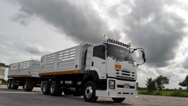 ขาย ISUZU 360 ปี 56 ตุลา สภาพสวยยางเต็มหมด แม่ลูกสามมิตร รถไมล์แท้ วิ่งแสนนิดๆคับ  หัวเดิม ไม่มีเฉียวชนครับ  ขายทั้งสดและผ่อน