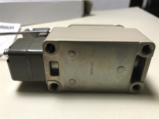 ลิมิตสวิทซ์ ยี่ห้อ omron รุ่น WLCL-2N-N