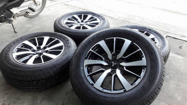ขายล้อแม็กป้ายแดง pajero 18" ยางปี17 สนใจติดต่อร้าน ก.เจริญการยางครับ 081-3747940 ขายล้อแม็กป้ายแดง pajero 18" ยางปี17 สนใจติดต่อร้าน ก.เจริญการยางครับ 081-3747940