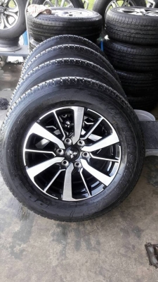 ขายล้อแม็กป้ายแดง pajero 18&quot; ยางปี17 สนใจติดต่อร้าน ก.เจริญการยางครับ 081-3747940