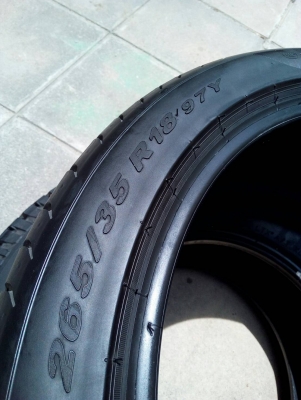 265/35R18   PIRELLI PZERO Made in GERMANY  ปี14 มี  1 เส้น  tel. 081-427-3941