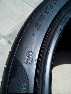 265/35R18   PIRELLI PZERO Made in GERMANY  ปี14 มี  1 เส้น  tel. 081-427-3941