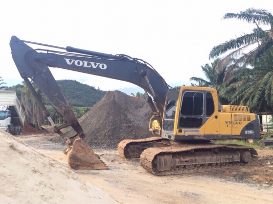 ขายรถแบคโฮ VOLVO EC210BLC กล่องไฟ หน้าจอไม่มี พร้อมใช้ สนใจโทร 081-970-1072