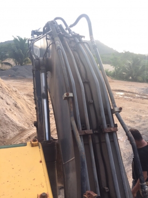 ขายรถแบคโฮ VOLVO EC210BLC กล่องไฟ หน้าจอไม่มี พร้อมใช้ สนใจโทร 081-970-1072
