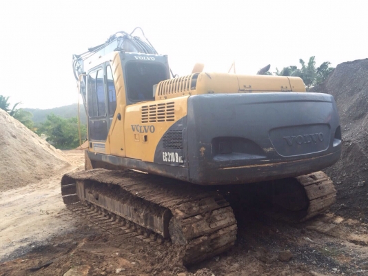 ขายรถแบคโฮ VOLVO EC210BLC กล่องไฟ หน้าจอไม่มี พร้อมใช้ สนใจโทร 081-970-1072
