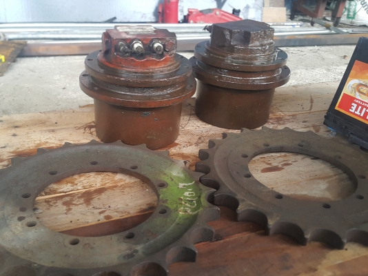 ตัวเดิน YANMAR ใส่ KUBOTA, KOMATSU รุ่น 3, 5, 7 ได้ บล็อกเท่ากัน เป็นของเก่านอกจากญี่ปุ่น ตัวละ 30,000