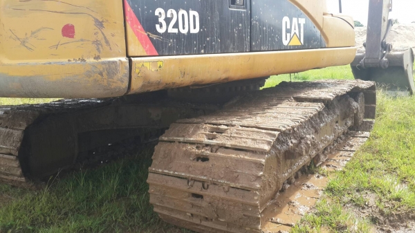 ขายด่วน  รถแบคโฮ  CAT  320 D   9430 ชั่วโมง  สภาพดีมาก  พร้อมใช้งาน  เอกสารพร้อม