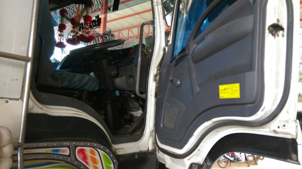 Isuzu 360 แรง ปี 53 แม่ลูกไม่ดัมพ์อู่เสรีชัย ลูก 3 เพลายาว 7.20 เมตร ทะเบียนพร้อม