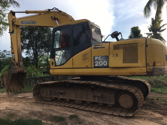 ขายด่วน KOMATSU PC200-7 สภาพพรัอมใช้งาน เครื่องปั้มดี โซ่ช่วงล่างหนา เอวขยับ ไฟฟ้าสมบูรณ์ บูมอามสวย แอร์เย็น เครื่องปั้มพร้อมทำงาน เอกสารใบแจ้งจำหน่าย สนใจสอบถาม 093-0764943  088-3223272 k ตั้ม