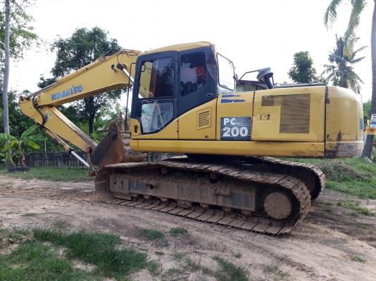 ขายด่วน KOMATSU PC200-7 สภาพพรัอมใช้งาน เครื่องปั้มดี โซ่ช่วงล่างหนา เอวขยับ ไฟฟ้าสมบูรณ์ บูมอามสวย แอร์เย็น เครื่องปั้มพร้อมทำงาน เอกสารใบแจ้งจำหน่าย สนใจสอบถาม 093-0764943  088-3223272 k ตั้ม