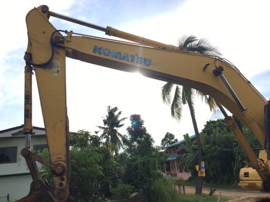 ขายด่วน KOMATSU PC200-7 สภาพพรัอมใช้งาน เครื่องปั้มดี โซ่ช่วงล่างหนา เอวขยับ ไฟฟ้าสมบูรณ์ บูมอามสวย แอร์เย็น เครื่องปั้มพร้อมทำงาน เอกสารใบแจ้งจำหน่าย สนใจสอบถาม 093-0764943  088-3223272 k ตั้ม