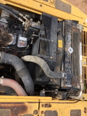 ขายด่วน KOMATSU PC200-7 สภาพพรัอมใช้งาน เครื่องปั้มดี โซ่ช่วงล่างหนา เอวขยับ ไฟฟ้าสมบูรณ์ บูมอามสวย แอร์เย็น เครื่องปั้มพร้อมทำงาน เอกสารใบแจ้งจำหน่าย สนใจสอบถาม 093-0764943  088-3223272 k ตั้ม
