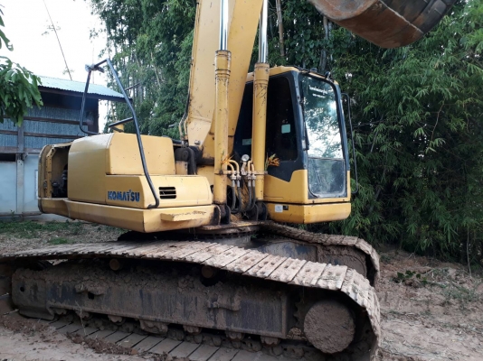 ขายด่วน KOMATSU PC200-7 สภาพพรัอมใช้งาน เครื่องปั้มดี โซ่ช่วงล่างหนา เอวขยับ ไฟฟ้าสมบูรณ์ บูมอามสวย แอร์เย็น เครื่องปั้มพร้อมทำงาน เอกสารใบแจ้งจำหน่าย สนใจสอบถาม 093-0764943  088-3223272 k ตั้ม