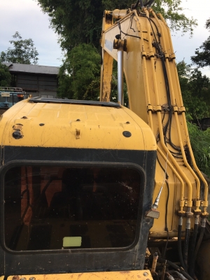 ขายด่วน KOMATSU PC200-7 สภาพพรัอมใช้งาน เครื่องปั้มดี โซ่ช่วงล่างหนา เอวขยับ ไฟฟ้าสมบูรณ์ บูมอามสวย แอร์เย็น เครื่องปั้มพร้อมทำงาน เอกสารใบแจ้งจำหน่าย สนใจสอบถาม 093-0764943  088-3223272 k ตั้ม