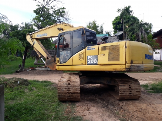 ขายด่วน KOMATSU PC200-7 สภาพพรัอมใช้งาน เครื่องปั้มดี โซ่ช่วงล่างหนา เอวขยับ ไฟฟ้าสมบูรณ์ บูมอามสวย แอร์เย็น เครื่องปั้มพร้อมทำงาน เอกสารใบแจ้งจำหน่าย สนใจสอบถาม 093-0764943  088-3223272 k ตั้ม