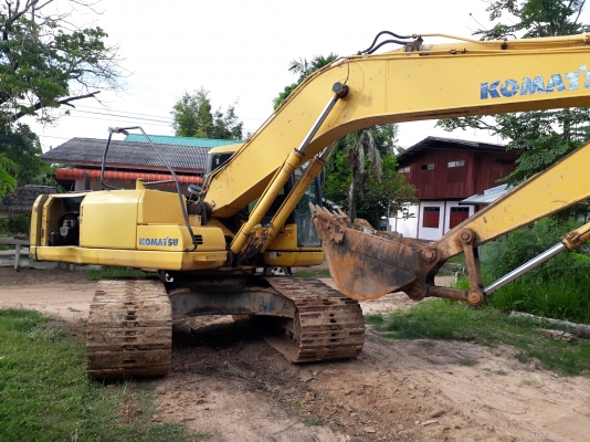 ขายด่วน KOMATSU PC200-7 สภาพพรัอมใช้งาน เครื่องปั้มดี โซ่ช่วงล่างหนา เอวขยับ ไฟฟ้าสมบูรณ์ บูมอามสวย แอร์เย็น เครื่องปั้มพร้อมทำงาน เอกสารใบแจ้งจำหน่าย สนใจสอบถาม 093-0764943  088-3223272 k ตั้ม