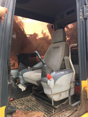 ขายด่วน komatsu PC200-7 ไมล์ 10,xxx สภาพพร้อมใช้ค่ะ ขายด่วน komatsu PC200-7 ไมล์ 10,xxx สภาพพร้อมใช้ค่ะ