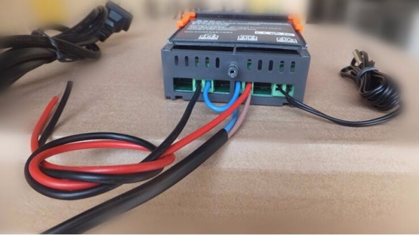 ส่งฟรี เครื่องควบคุมอุณหภูมิแบบดิจิตอล 220v