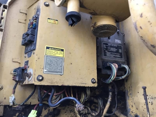 ขาย 450,000 บาท CATTERPILAR 320V2 เครื่อง 6D15-Turbo ปั้มแรง โช่หนา เอวแน่น ไฟฟ้าตัด (กล่องไฟ และ หน้า จออยู่ ) เอกสารเล่มทะเบียน  รถอยู่ อ.นางรอง จ.บุรีรัมย์ โทร&amp;ไอดีไลน์ 0610710295