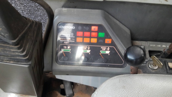 ขาย 375,000 บาท SUMITOMO S160F2 (เท่ากับ SK60) -(เอกสารเล่มทะเบียน) เครื่องดี ปั้มแรง โช่หนา เอวแน่น ไฟฟ้าครบ รถสวยสภาพพร้อมทำงาน แอร์มี   รถอยู่ จ.อุบลราชธานี โทร&amp;ไอดีไลน์ 0610710295