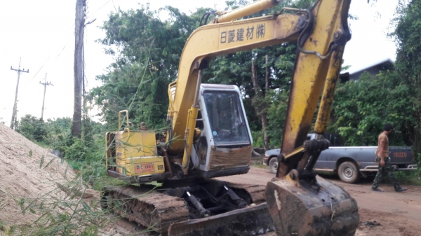 ขาย 375,000 บาท SUMITOMO S160F2 (เท่ากับ SK60) -(เอกสารเล่มทะเบียน) เครื่องดี ปั้มแรง โช่หนา เอวแน่น ไฟฟ้าครบ รถสวยสภาพพร้อมทำงาน แอร์มี   รถอยู่ จ.อุบลราชธานี โทร&amp;ไอดีไลน์ 0610710295