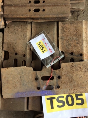 ใบแทรค KOBELCO SK200-2 เก่านอกญี่ปุ่น ใบละ 650 บาท