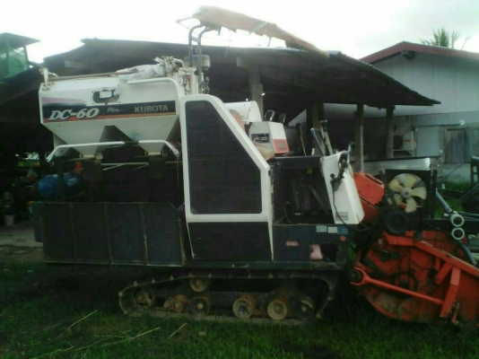 ขายรถเกี่ยวข้าว DC 60 ใ้งานได้กว่า 2000 ชม รถปี 53เอกสารเล่มทะเบียนครบ ขายรถเกี่ยวข้าว DC 60 ใ้งานได้กว่า 2000 ชม รถปี 53เอกสารเล่มทะเบียนครบ