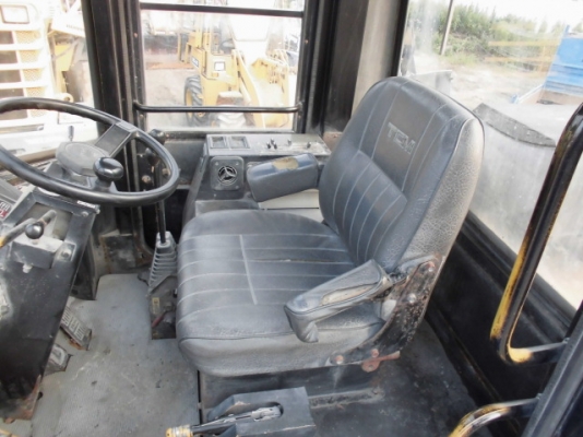 ขายรถตัก ยี่ห้อ TCM รุ่น 830-2