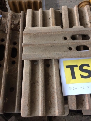 ใบแทรค KOMATSU PC 200 1-2-3 เก่าใน เซียงกง ใบละ 500 บาท ใบแทรค KOMATSU PC 200 1-2-3 เก่าใน เซียงกง ใบละ 500 บาท