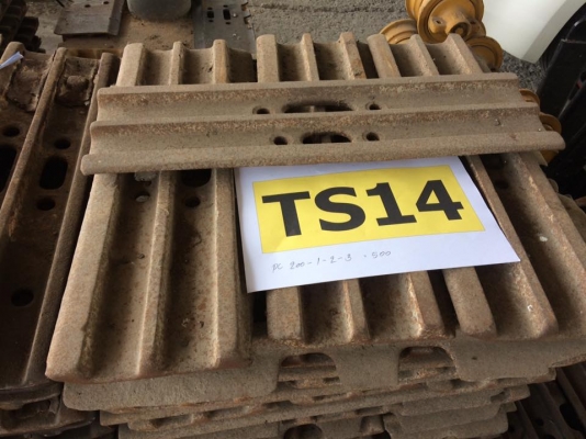 ใบแทรค KOMATSU PC 200 1-2-3 เก่าใน เซียงกง ใบละ 500 บาท