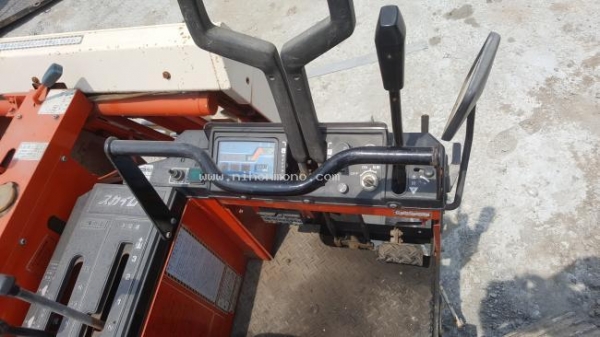 ราคา118,000 บาท รถเกี่ยวข้าวนั่งขับ KUBOTA รุ่น RX1950  รหัสสินค้า 81004703 ติดต่อ 081-8283376 www.nihonmono.com