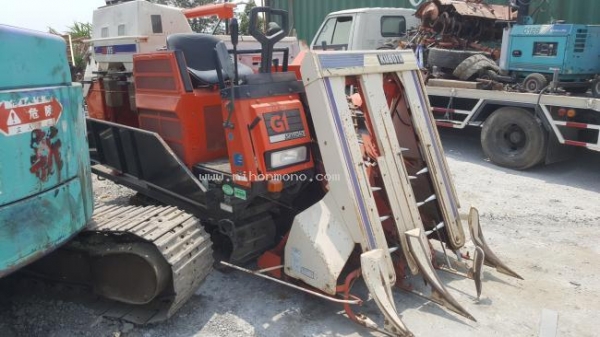 ราคา118,000 บาท รถเกี่ยวข้าวนั่งขับ KUBOTA รุ่น RX1950  รหัสสินค้า 81004703 ติดต่อ 081-8283376 www.nihonmono.com