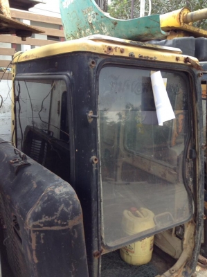 หัวเก๋ง KOMATSU PC 200-3 เก่าเซียงกง 10,000 บาท