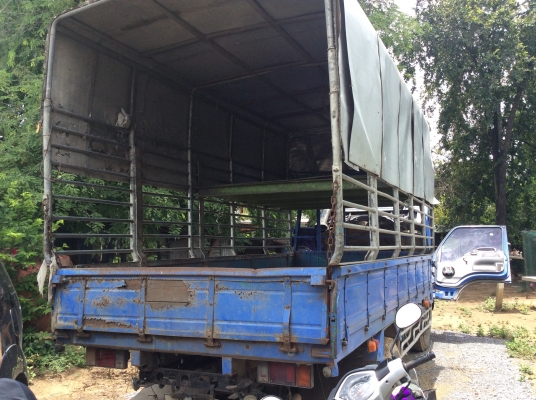 รถบรรทุก ISUZU 6 ล้อ NKR เครื่อง 130 แรง ปี 45 รถบรรทุก ISUZU 6 ล้อ NKR เครื่อง 130 แรง ปี 45