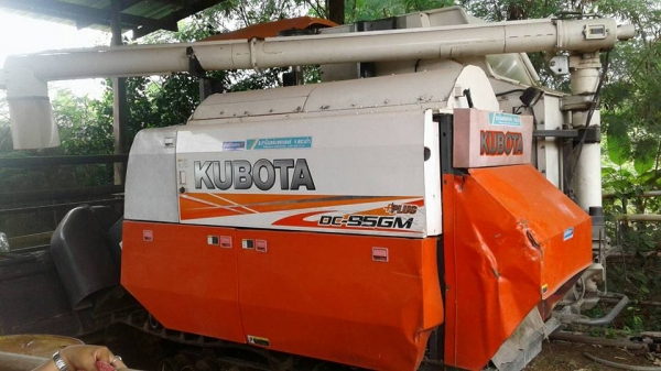 ขายรถเกี่ยวข้าว DC95GM ปี56 ใช้งาน1505ชั่วโมง สภาพสวยพร้อมใช้งาน ราคา580,000 สนใจโทร 090-8588220 093-3258446 www.narong2truck.com www.truck.in.th/498 https://www.facebook.com/narong2truck/ ID: narong498 ID: 09332584461 เพจ Facebook ณรงค์ ซื้อขายรถมือสอง ก